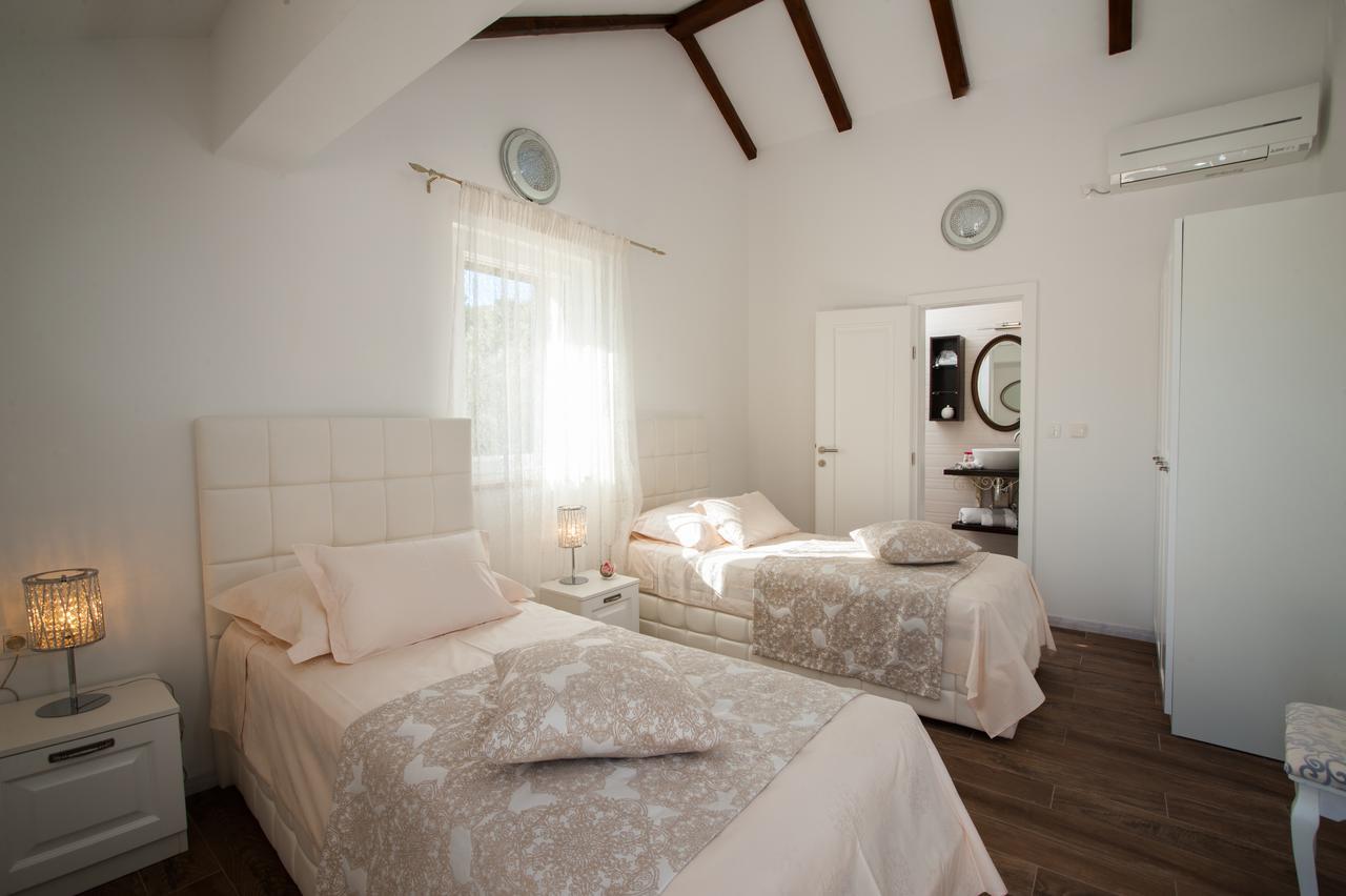 Luxury Villa Kate - In Lucice Bay With Turquoise Sea, Amazing Seaviews, And Heated Pool Милна Экстерьер фото